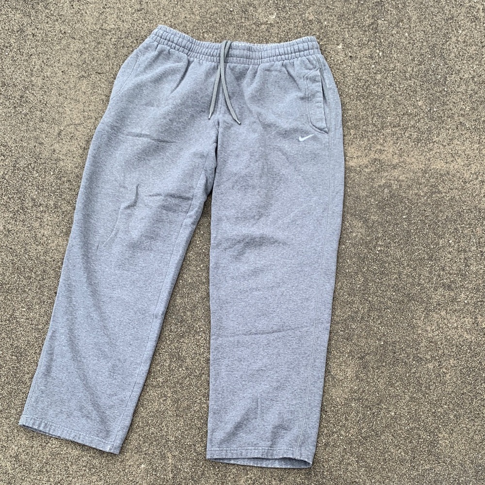 Nike Men's Light Gray Fleece Joggers